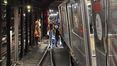 Tàu điện ngầm New York trật bánh vì va chạm với tàu khác