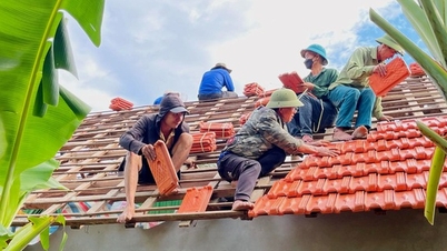 សុំ​ប្រក់​ដំបូល​ផ្ទះ​ជូន​ជន​ពិការ​យុទ្ធ​ជន​ក្រីក្រ​ជា​ផ្លូវ​ដឹង​គុណ​យុវជន Quang Binh