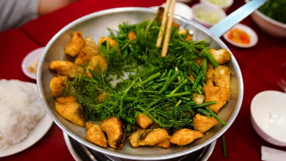 កាសែត​អូស្ត្រាលី​និយាយ​ថា នំ​ត្រី La Vong ជា​មុខ​ម្ហូប​គួរ​សាកល្បង​ពេល​ទៅ​លេង​ប្រទេស​វៀតណាម។