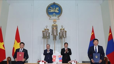 사무총장 겸 대통령 토람과 몽골 대통령이 협력문서 서명식에 참석