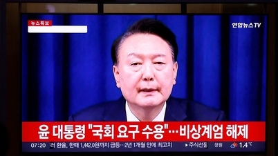 Many South Korean officials resign after the president's martial law decision