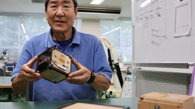 El primer satélite de madera del mundo se dirige al espacio