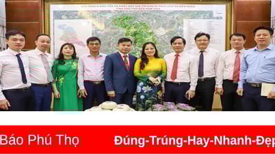ថ្វាយនំ Chung និងនំ Giay ដល់ស្តេច Hung
