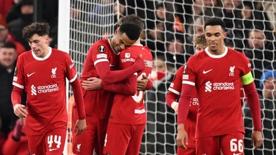 Liverpool thể hiện sức mạnh ở Europa League, AS Roma của HLV Mourinho gặp khó