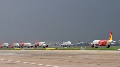 7 flights delayed taking off at Tan Son Nhat due to heavy rain