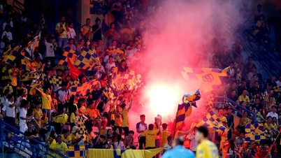 Flares appear again at Hang Day