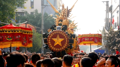 Biển người rước pháo khổng lồ Đồng Kỵ