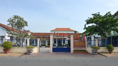 សាលា​ទទួល​បាន​សញ្ញា​សម្គាល់​របស់​អ្នកនិពន្ធ Marguerite Duras
