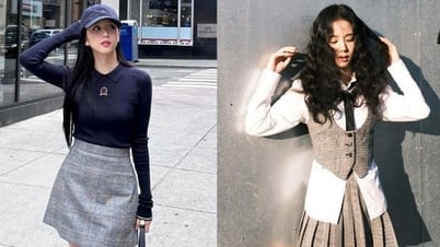 Jisoo looks stunning in a short skirt