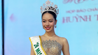 Miss International 2024 Thanh Thuy ត្រូវ​បាន​ហ៊ុំព័ទ្ធ​ដោយ​អ្នក​គាំទ្រ​ដែល​កោត​សរសើរ​និង​ថ្វាយ​បង្គំ​នាង។