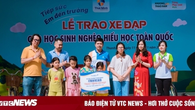 Trao tặng xe đạp cho học sinh nghèo hiếu học tại Thanh Hóa