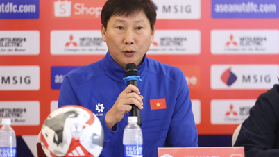 HLV Kim Sang-sik tuyên bố mạnh mẽ trước cuộc đối đầu Singapore