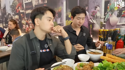 ភ្ញៀវ​ទេសចរ​កូរ៉េ​ទៅ​ដើរ​លេង​ម្ហូប​អី​ក៏​ឆ្កួត​ហើយ​ញ៉ាំ​ទាំង​អស់ អាហារឆ្ងាញ់នៅ Hai Phong