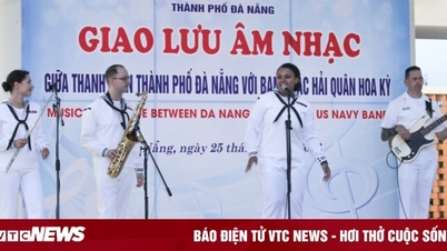 ក្រុមតន្រ្តីកងទ័ពជើងទឹកសហរដ្ឋអាមេរិក 'Go All Out' ជាមួយយុវជន Da Nang