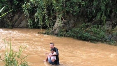 Bị cuốn khỏi đập tràn bé gái may mắn được hai thanh niên cứu giúp