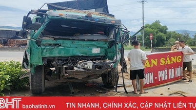 រថយន្ត​កុងតឺន័រ​បុក​គ្នា អ្នកបើកបរ​ម្នាក់​បញ្ជូន​ទៅ​មន្ទីរពេទ្យ