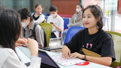 많은 지원자들이 입학을 신청했고, 일부 학교는 입학 점수가 오를 것으로 예측하고 있습니다.