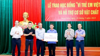 កាសែត Investment បានរៀបចំពិធីប្រគល់អាហារូបករណ៍ចំនួន 150 ដល់និស្សិតនៅស្រុក Nam Dan និង Hung Nguyen ខេត្ត Nghe An។