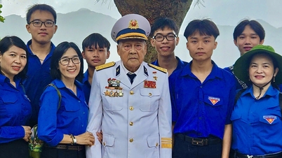 Dâng hương chiến sĩ Tàu không số Vũng Rô, tìm hiểu về Đường Hồ Chí Minh trên biển