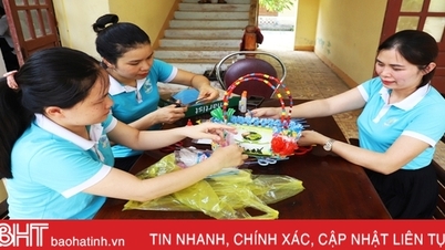 ស្ត្រី Huong Son “ប្រែក្លាយ” កាកសំណល់ទៅជាផលិតផលមានប្រយោជន៍