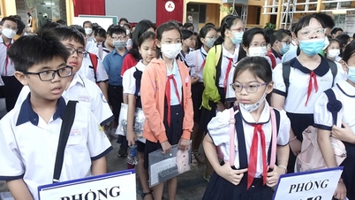 Can Amsterdam and Tran Dai Nghia High Schools continue to enroll in 6th grade?