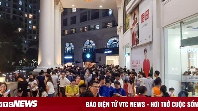 Cháy dưới hầm trung tâm thương mại ở Hà Nội
