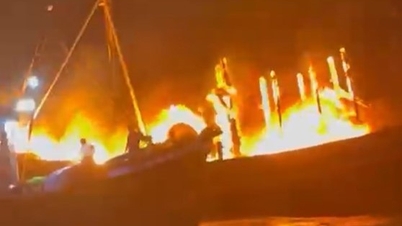 Un incendie ravage un navire ancré sur la plage de Mui Ne