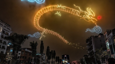 Hundreds of drones perform light show at West Lake