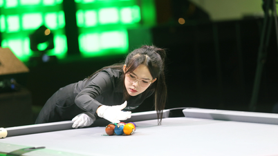 2 beautiful female referees cause surprise at 9-ball pool tournament in Ho Chi Minh City