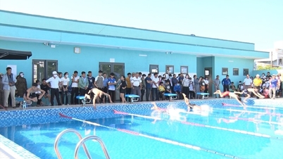 Phu Ninh launches a movement for the whole population to learn swimming and drowning prevention skills | QUANG NAM ONLINE NEWSPAPER