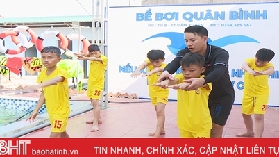 ណែនាំកុមារឱ្យរៀនហែលទឹកដើម្បីការពារការលង់ទឹក។