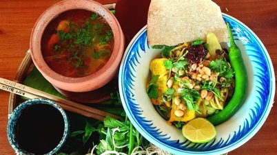 Clay pot Quang noodles in Hoi An