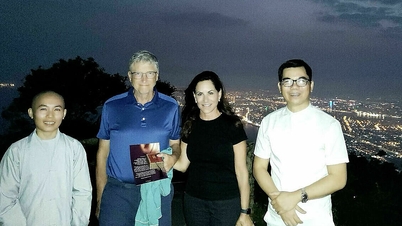 Cuộc thưởng trà của tỷ phú Bill Gates trên đỉnh Bàn Cờ
