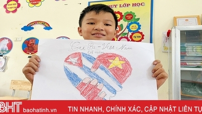 សិស្សានុសិស្សនៅស្រុកភ្នំ Ha Tinh គូររូប "កូនវៀតណាម"