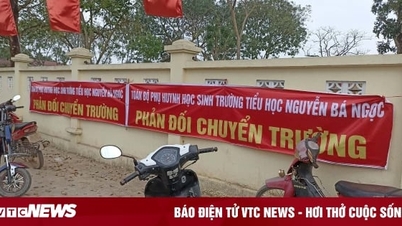ឪពុកម្តាយរាប់រយនាក់ ឲ្យកូនៗនៅផ្ទះពីសាលា លើកបដាតវ៉ាការច្របាច់បញ្ចូលគ្នាសាលា