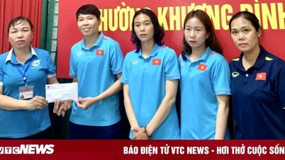 Đội tuyển nữ Việt Nam chia sẻ với nạn nhân vụ cháy chung cư mini ở Hà Nội