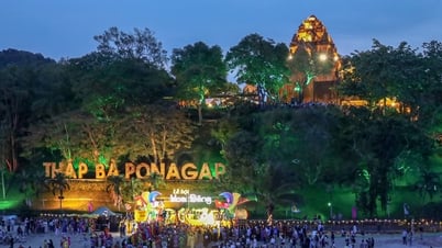 អបអរសាទរខួបលើកទី 79 នៃទិវាបេតិកភណ្ឌវប្បធម៌វៀតណាម