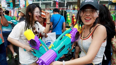 Thái Lan tính kéo dài Tết té nước lên một tháng
