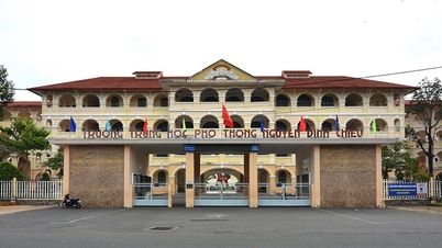 សាលារៀនឆ្លងកាត់ 3 សតវត្ស