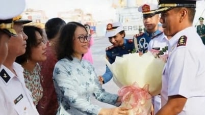 កងទ័ពជើងទឹកឥណ្ឌូណេស៊ី ចូលជួបសម្តែងការគួរសម នៅទីក្រុង ហាយហ្វុង