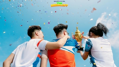 កម្រងរូបថតប្លែកៗស្វាគមន៍សិស្សថ្មីនៃសាលាសារព័ត៌មាន