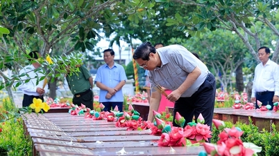 Thủ tướng dâng hương tưởng nhớ Chủ tịch Hồ Chí Minh, các anh hùng, liệt sĩ