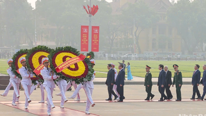 [Ảnh] Lãnh đạo Đảng, Nhà nước vào Lăng viếng Chủ tịch Hồ Chí Minh và tưởng niệm các Anh hùng, liệt sĩ nhân kỷ niệm 70 năm Ngày Giải phóng Thủ đô