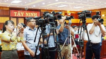 Tay Ninh Provincial People's Committee requests to strengthen the implementation of statements and providing information to the press.