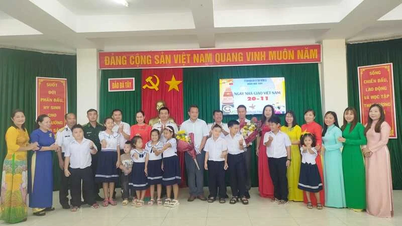 ស្រុក Truong Sa ប្រារព្ធទិវាគ្រូបង្រៀនវៀតណាម ថ្ងៃទី 20 ខែវិច្ឆិកា