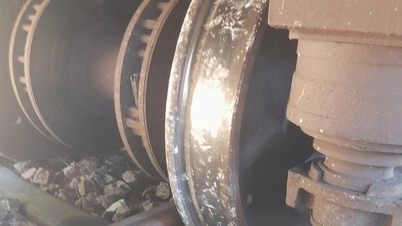 Tàu SE2 trật bánh tại ga Lăng Cô