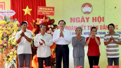 ប្រធានគណៈកម្មការកិច្ចការផ្ទៃក្នុងមជ្ឈិមចូលរួមទិវាឯកភាពជាតិដ៏អស្ចារ្យនៅទីក្រុង An Giang