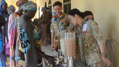 Quân y Việt Nam chữa bệnh cho phụ nữ và trẻ em ở Nam Sudan