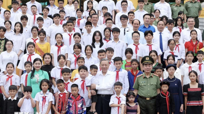 Meeting with outstanding young people who are children of the People's Public Security force