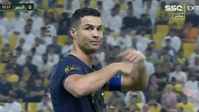 Ronaldo quát tháo, đòi thay trọng tài